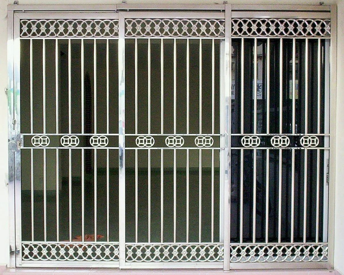 Решетчатые металлические двери